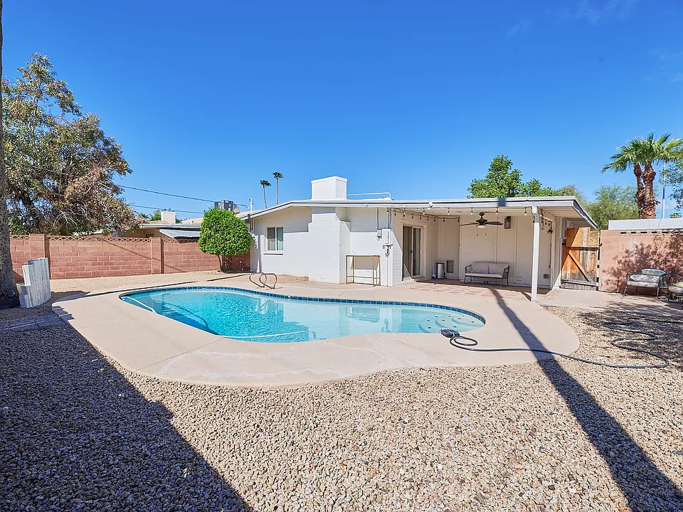 1249 E Bishop Dr