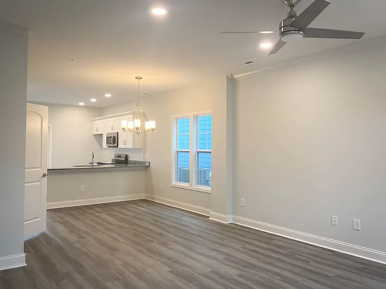 793 Moen Pl #E — Photo 2
