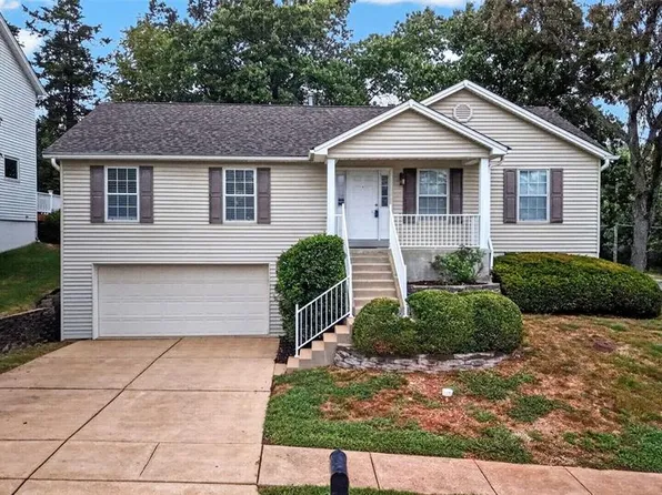 1092 Johanna Dr, Ballwin, MO 63021