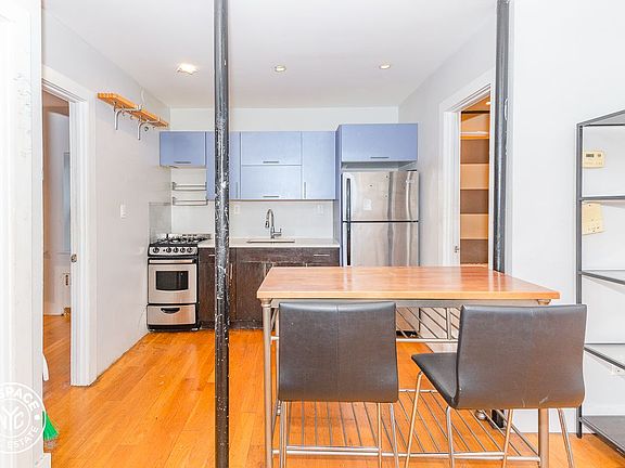 4th image of 198 Scholes St #2BFX
