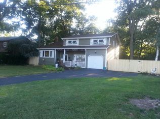 54 Grand Blvd, Islip, NY 11751