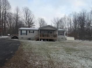 141 Lois Ln, Oak Hill, WV 25901