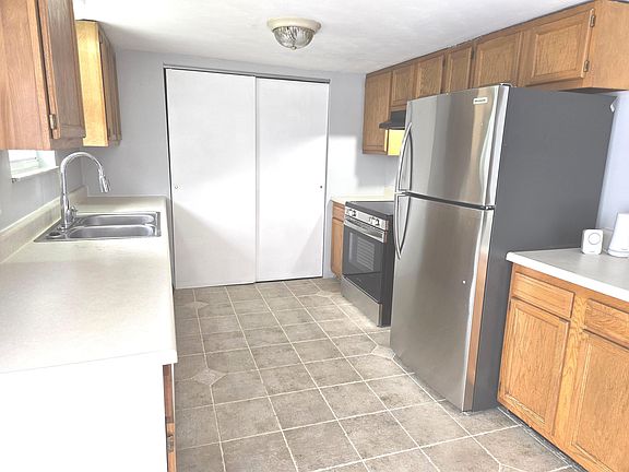 5th image of 2928 S Kenmore Rd