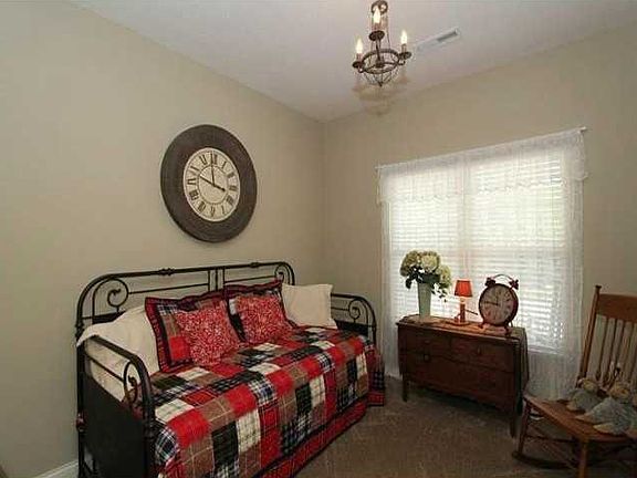 5th image of 2803 Silver Maple Ln
