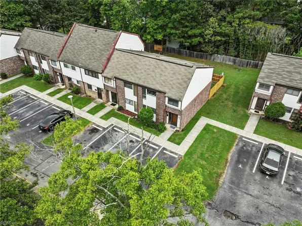 121 Windsor Pines Way APT J, Newport News, VA 23608
