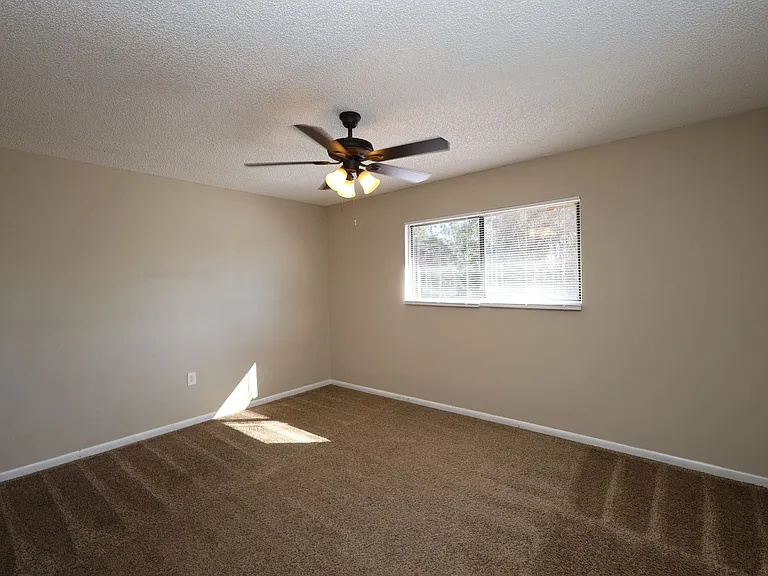 1307 Baytree Dr #E — Photo 15