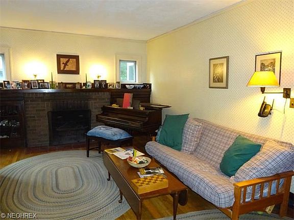 3rd image of 3084 Essex Rd