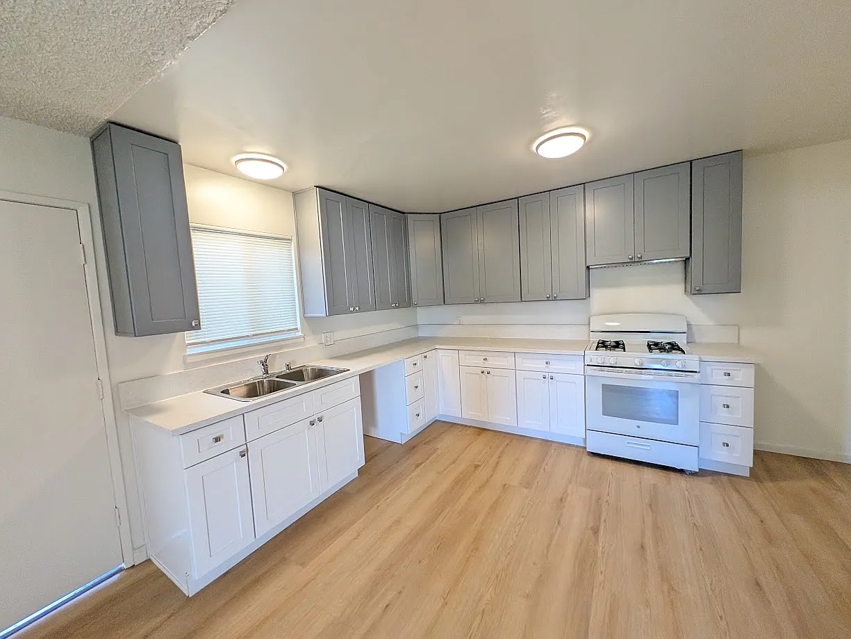 Cedar St, Bellflower — Photo 1