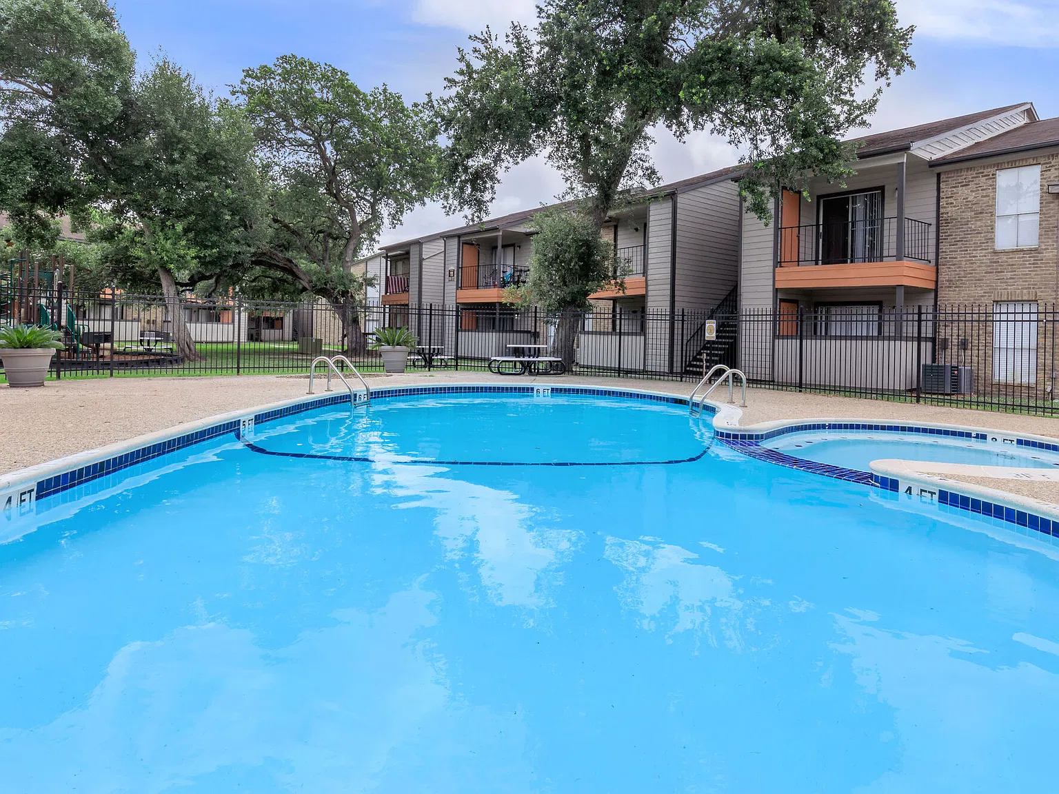CrescentWood Apartments — Photo 4