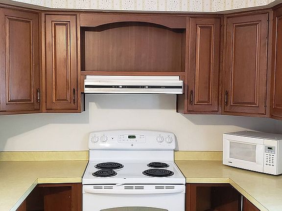 2nd image of 604 W Seerley Blvd