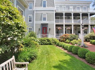 633 Steamboat Rd APT 4, Greenwich, CT 06830