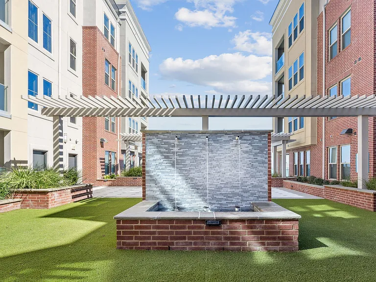 The Alexa Luxury Apartments I & II — Photo 22