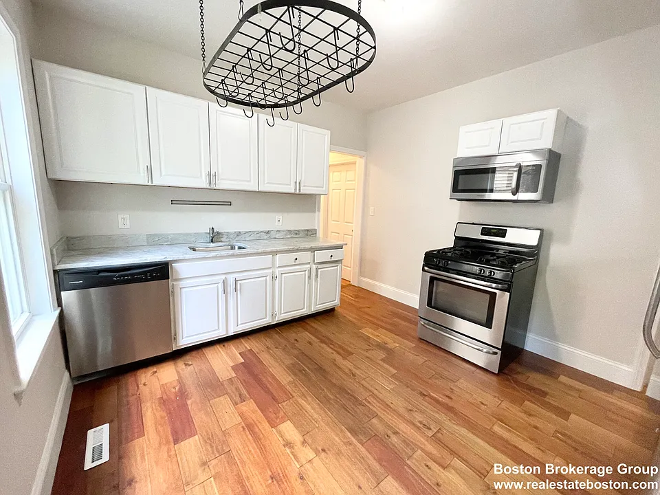 26 Taft St #1