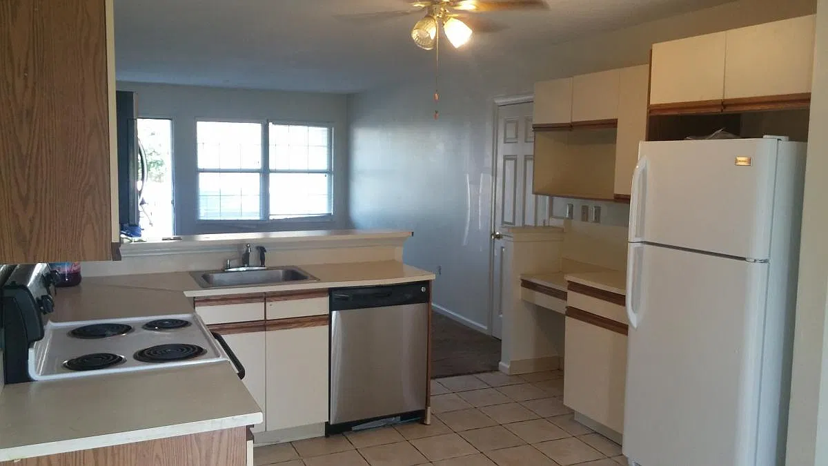 2 bed, 898 sqft, $1,850 — Photo 1