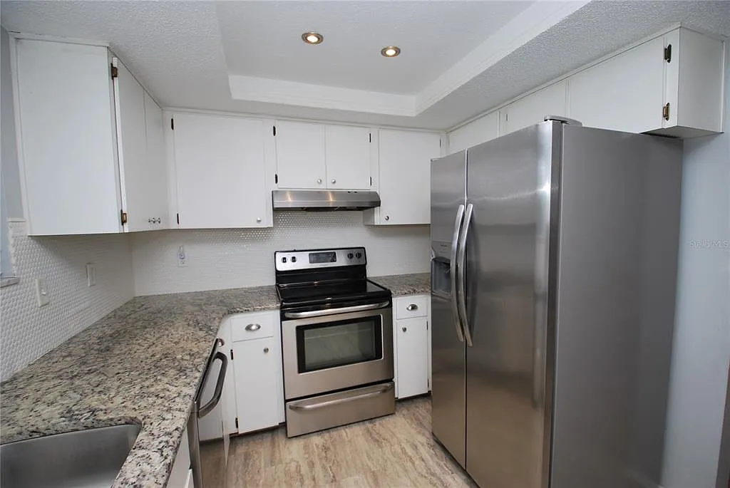 3 bed, 2.0 bath, 1292 sqft, $2,150 — Photo 4