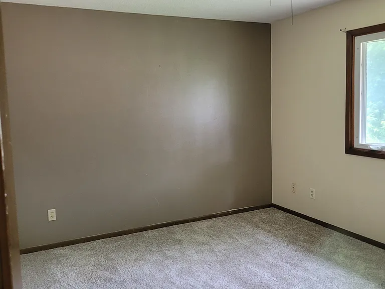 201-203 Southridge Cir — Photo 14