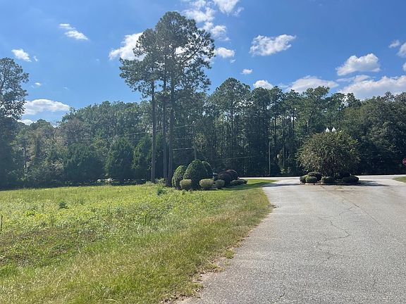 2nd image of 102 Creekwood Cir