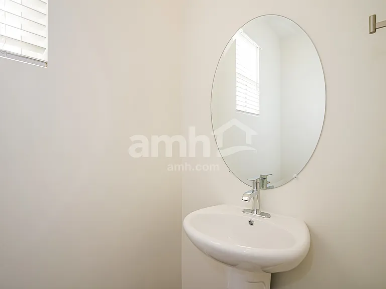 1432 W Mahogany St — Photo 6
