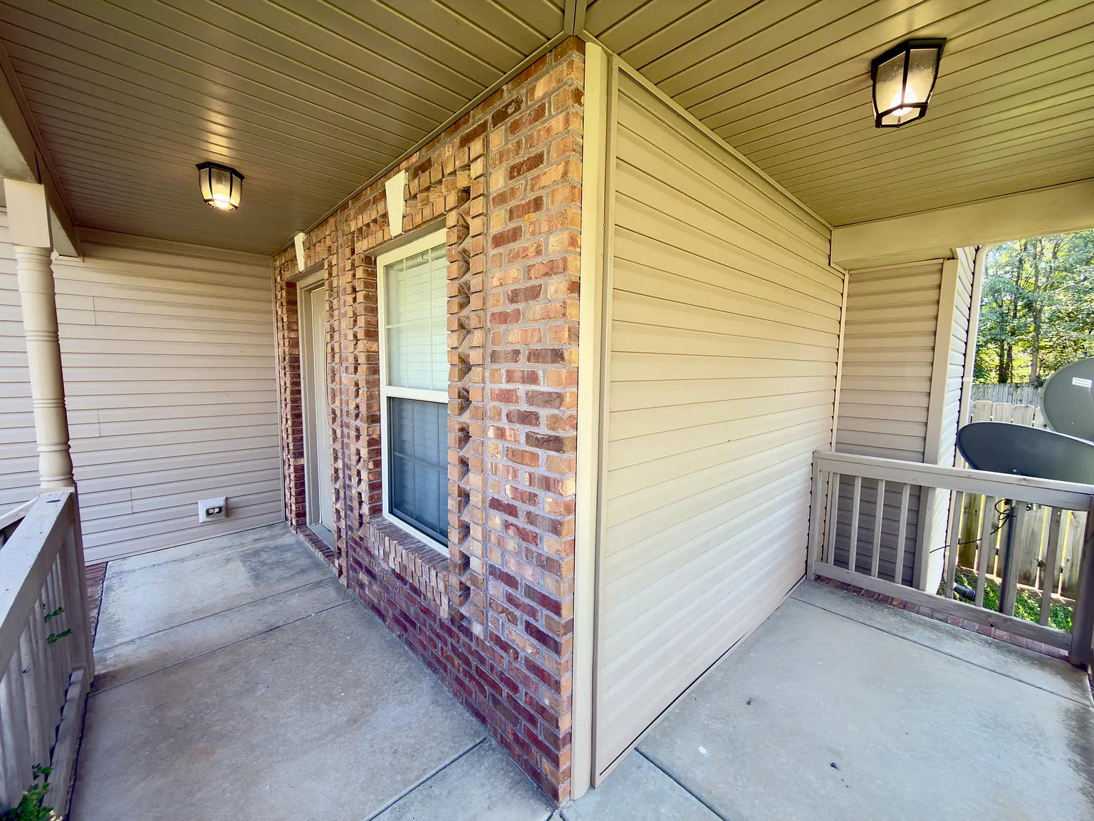 3 bed, 2.5 bath, 1934 sqft, $1,950 — Photo 4