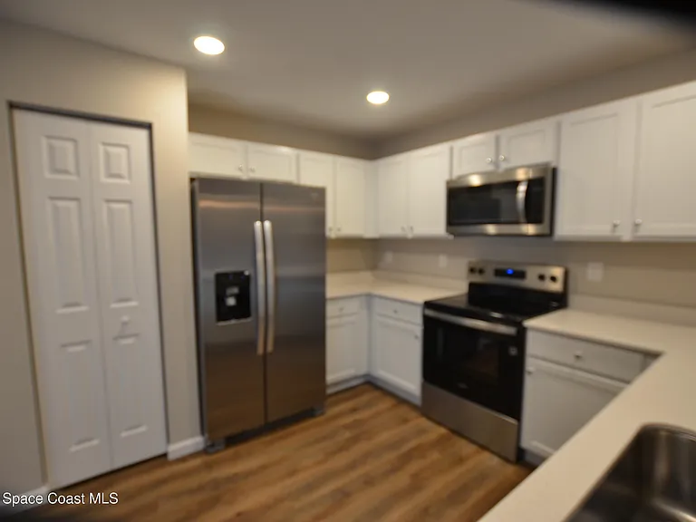 350 Dolphin St SE — Photo 5