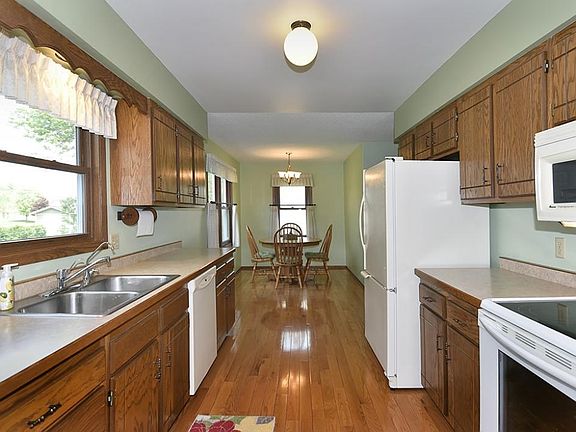 4th image of 752 18th St SE
