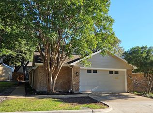2709 Heather Glen Ct, Carrollton, TX