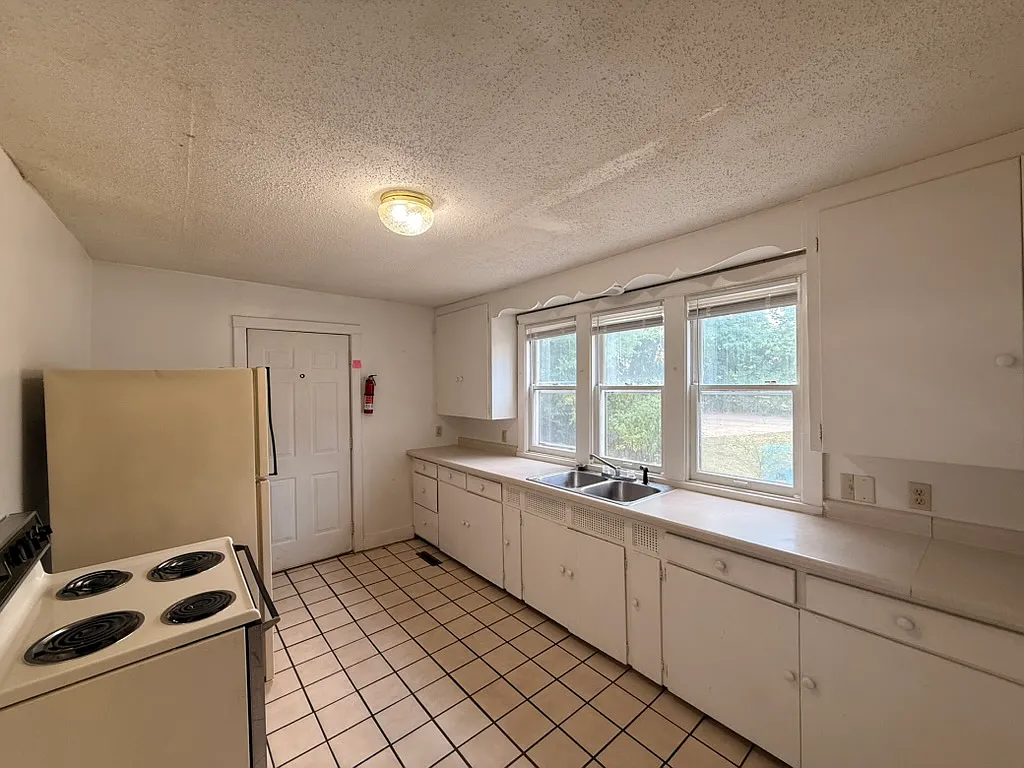 1 bed, $835 — Photo 3