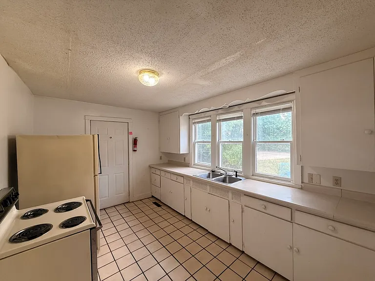520 Oak St #1 — Photo 3