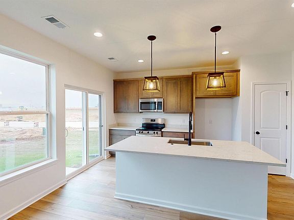 3rd image of 5882 Butterfield Dr