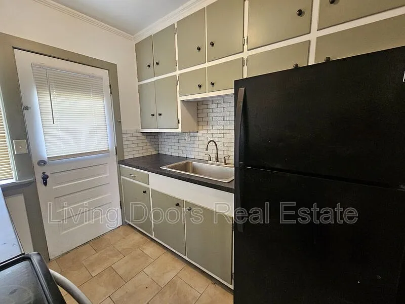 1 bed, 1.0 bath, $1,200 — Photo 3