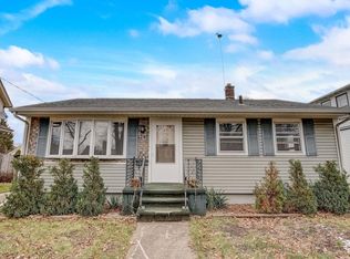 1237 Hackett St, Beloit, WI 53511