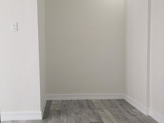 3rd image of 3106 Winter St #1/2
