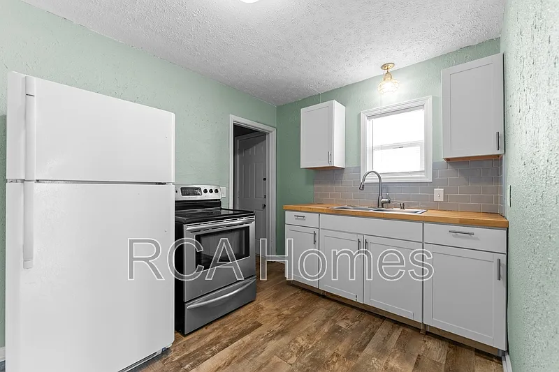 Building Photo - 3202 Ruckle St