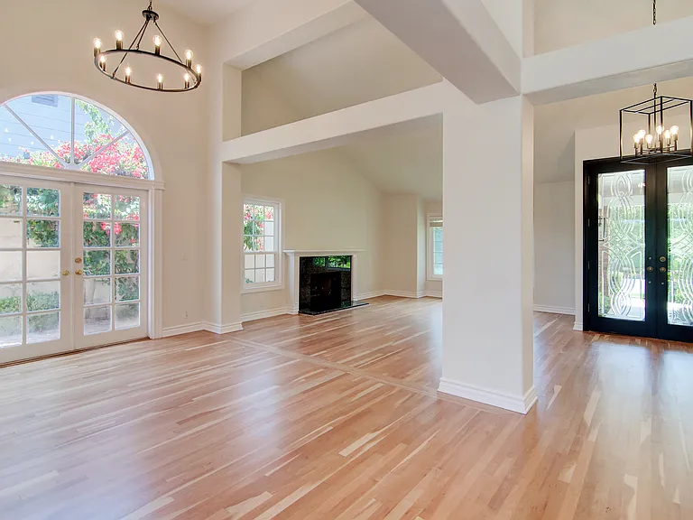 24261 Cascades Dr — Photo 3