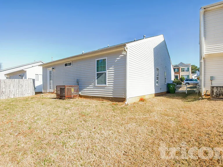 10437 Hugue Way — Photo 15