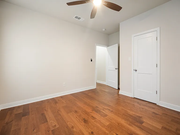807 Hollywood Ave — Photo 10