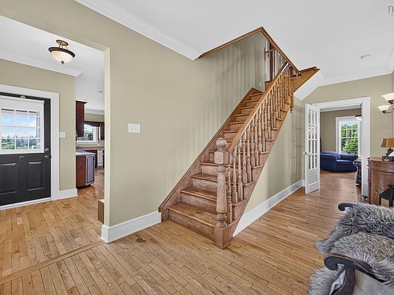 5th image of 103 Maple Ave