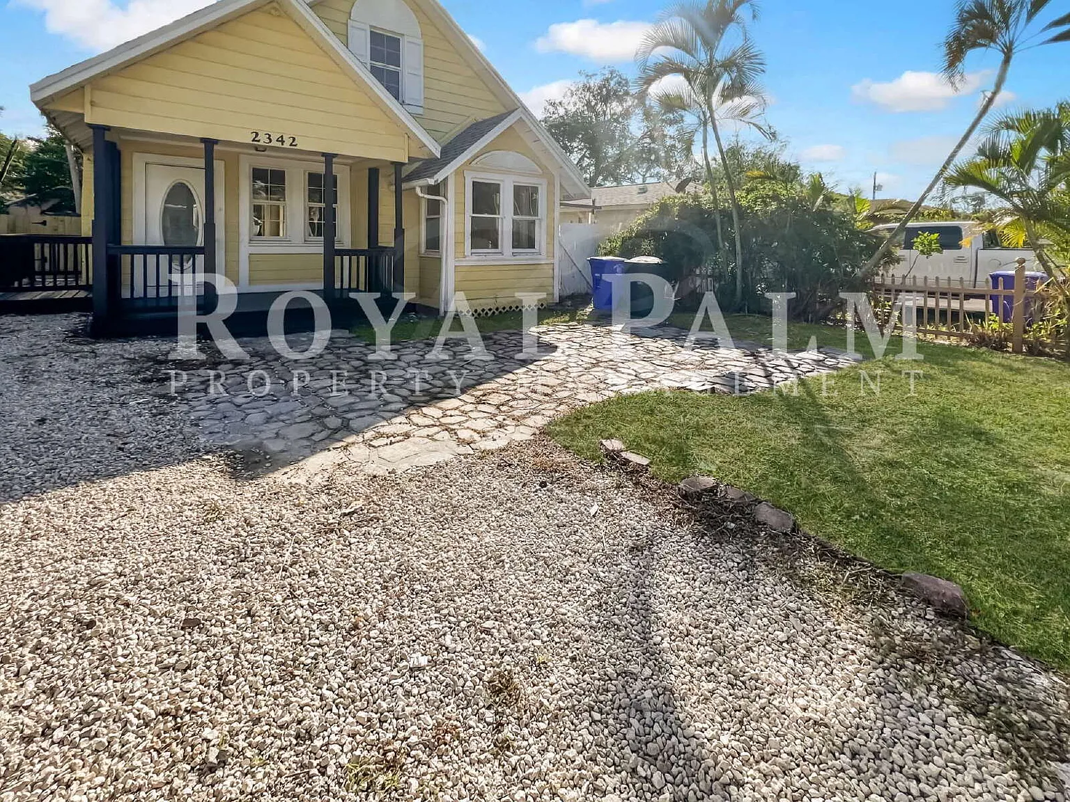 2 bed, 1.0 bath, 836 sqft, $1,199 — Photo 2
