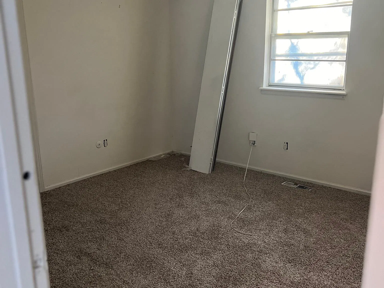 402 S 73rd Ter — Photo 3