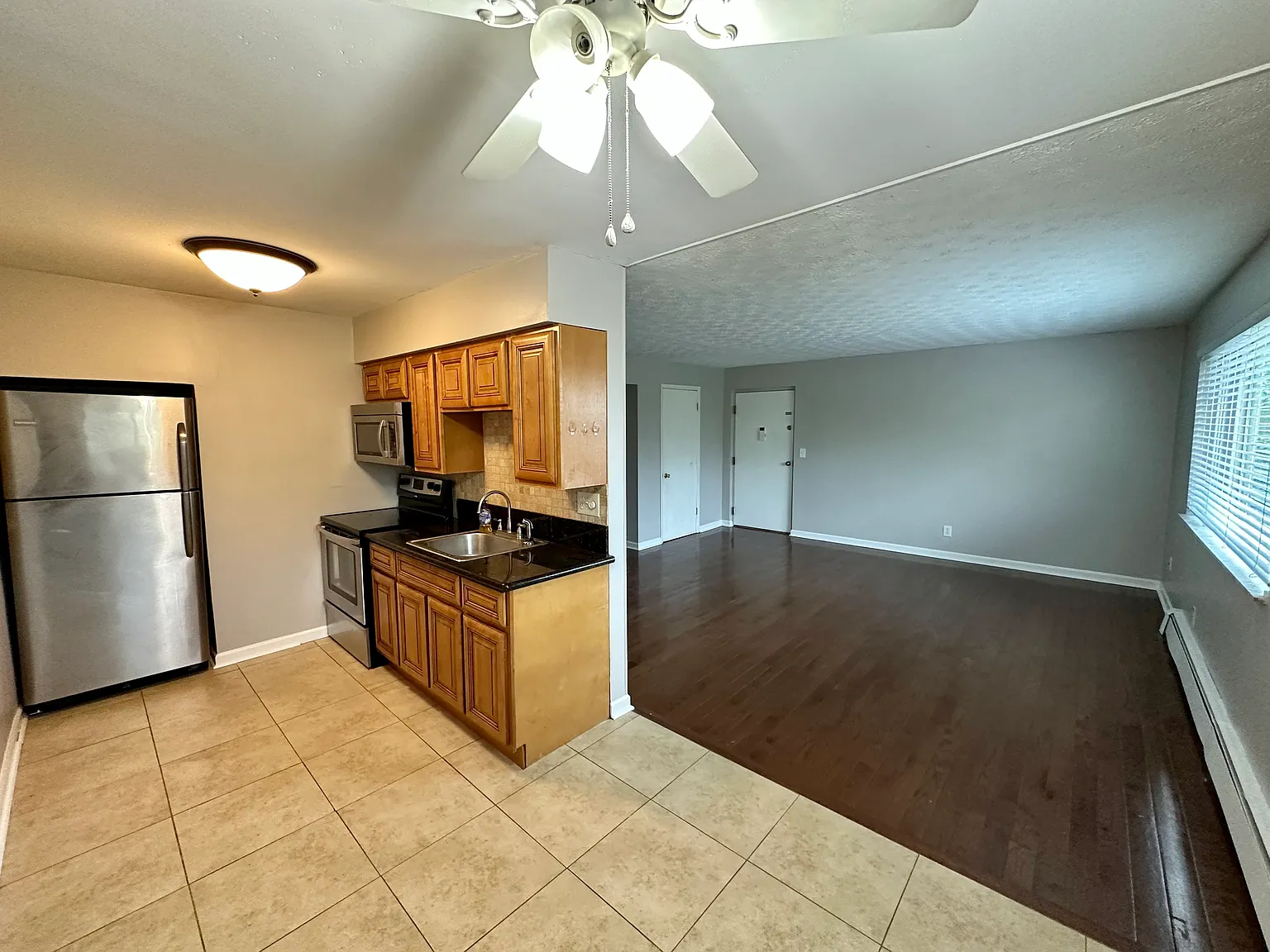 2 bed, 700 sqft, $1,050 — Photo 4