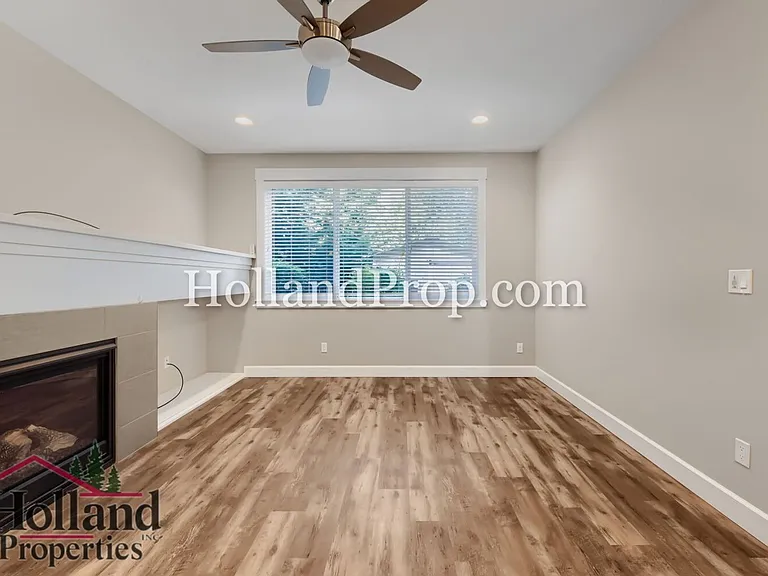 131 NE 30th Ave — Photo 8