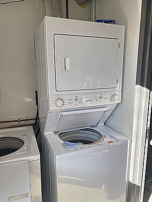 4th image of 560 Ellsworth Ave Floor 1