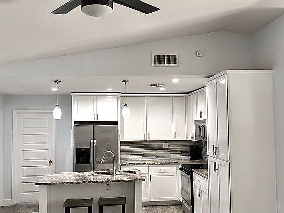 2nd image of 2752 E Isabella Ave