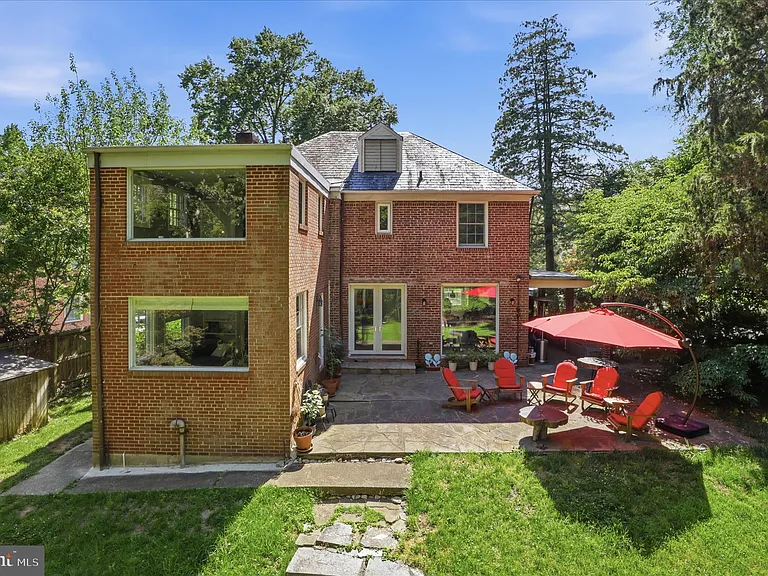 3221 Coquelin Ter — Photo 37