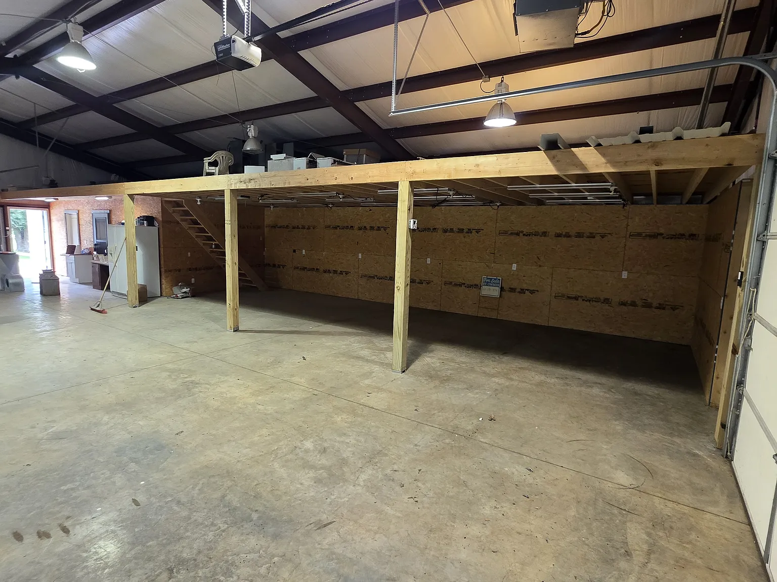 2 bed, 2400 sqft, $1,800 — Photo 4