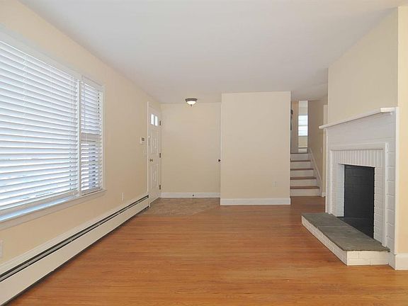 3rd image of 774 Oaklawn Ave