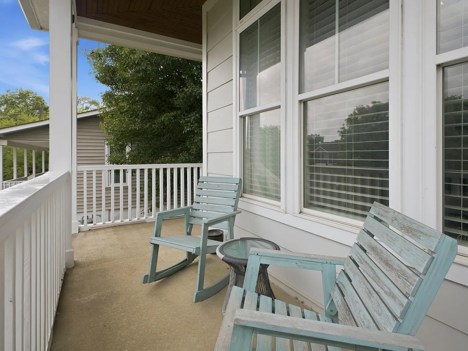 4 bed, 2470 sqft, $4,100 — Photo 2