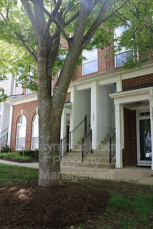 Building Photo - 1005 Treeland Way