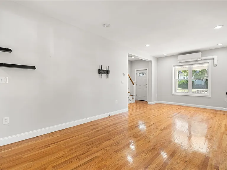 334 E Squantum St — Photo 9
