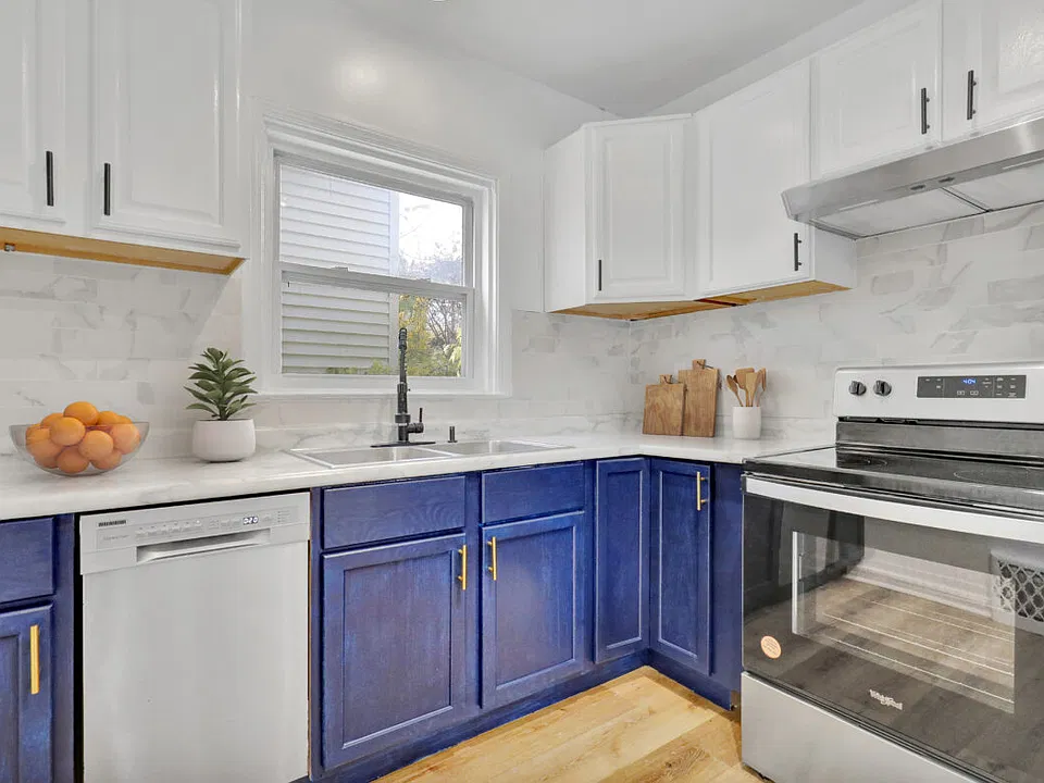 1033 E Cesar E Chavez Ave #1